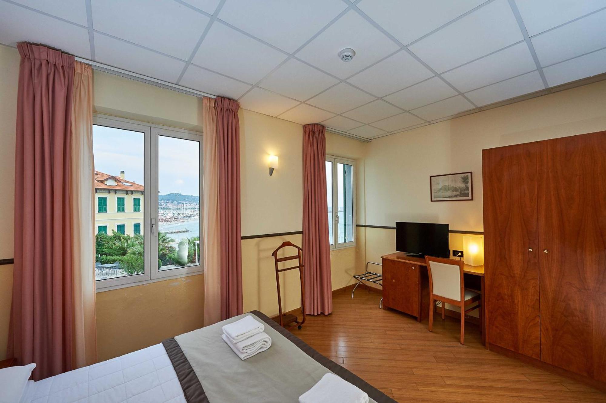 Hotel Corallo Imperia Cameră foto